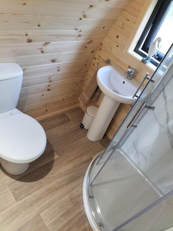Gateway Glamping Hotel Farranfore Bagian luar foto